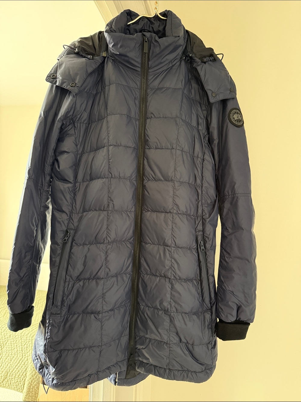 Canada Goose Navy Ellison Puffer Jacket - removable hood.  Hits mid thigh - Picture 7 of 7